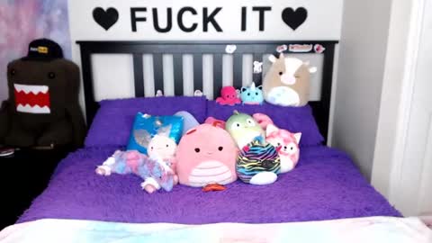 Snapshot of mackenziewolfe chatting on 10.04.25 Mackenzie Wolfe online show from 10.04.25