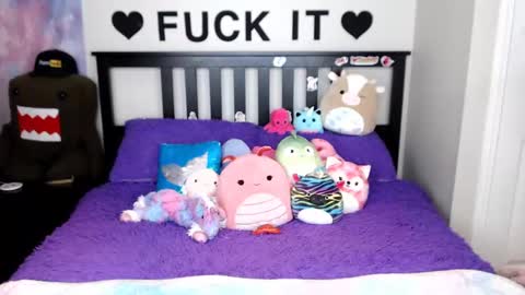 Snapshot of mackenziewolfe chatting on 10.09.25 Mackenzie Wolfe online show from 10.09.25