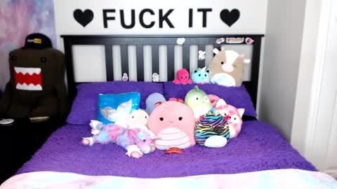 Snapshot of mackenziewolfe chatting on 10.15.25 Mackenzie Wolfe online show from 10.15.25