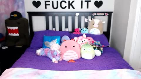 Snapshot of mackenziewolfe chatting on 12.02.25 Mackenzie Wolfe online show from 12.02.25