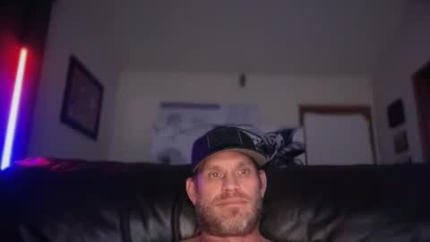 Snapshot of mackincaliallday chatting on 10.12.25 MackinCaliAllDay online show from 10.12.25