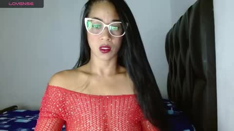 Snapshot of madam_klauss chatting on 01.26.25 EMILY online show from 01.26.25