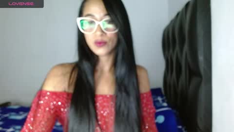 Snapshot of madam_klauss chatting on 01.26.25 EMILY online show from 01.26.25