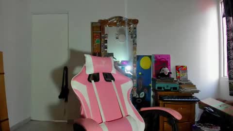 Snapshot of madam_sativa chatting on 03.05.25 di online show from 03.05.25