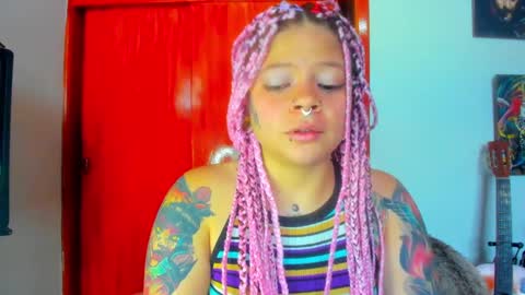 Snapshot of madam_sativa chatting on 09.23.25 di online show from 09.23.25