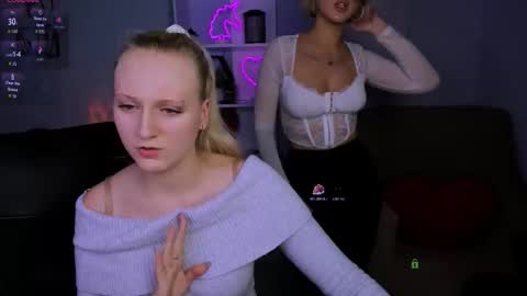 Snapshot of madam_ulis chatting on 11.24.25 Ulis online show from 11.24.25