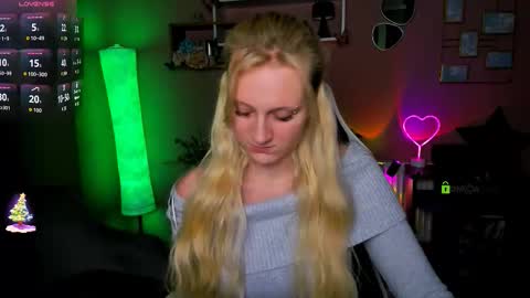 Snapshot of madam_ulis chatting on 12.01.25 Ulis online show from 12.01.25