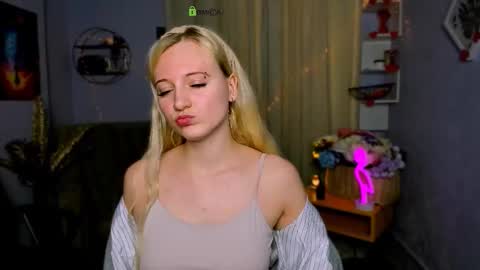 Snapshot of madam_ulis chatting on 03.13.26 Ulis online show from 03.13.26