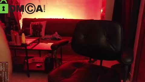 Madame La online show from 10.18.25