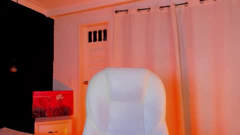Snapshot of madame_lilith chatting on 10.17.25 madame lilith online show from 10.17.25