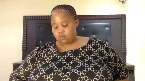 madamzee online show from 02.19.25