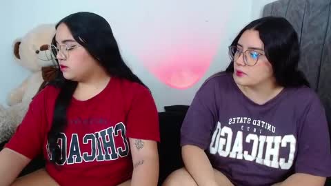 Snapshot of maddie_and_chelsea_ chatting on 01.09.25 Maddie and Chelsea online show from 01.09.25