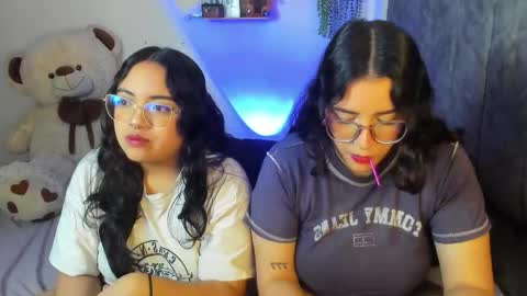 Snapshot of maddie_and_chelsea_ chatting on 11.28.25 Maddie and Chelsea online show from 11.28.25