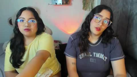 Snapshot of maddie_and_chelsea_ chatting on 11.29.25 Maddie and Chelsea online show from 11.29.25