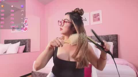 Snapshot of maddie_beauty chatting on 11.14.25 Maddie online show from 11.14.25