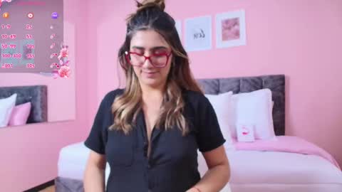 Snapshot of maddie_beauty chatting on 11.18.25 Maddie online show from 11.18.25