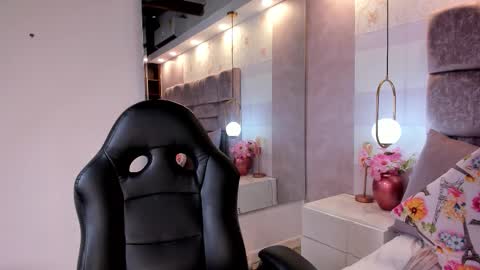 Maddie Grey online show from 11.14.25