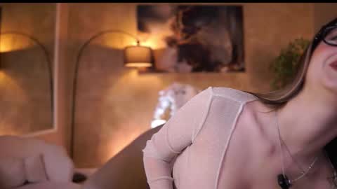 Snapshot of maddiebryggs chatting on 12.14.25 Maddie online show from 12.14.25