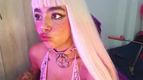 Snapshot of maddiie_and_clyde chatting on 09.24.25 maddiie and clyde online show from 09.24.25