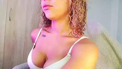 Snapshot of maddiie_and_clyde chatting on 09.25.25 maddiie and clyde online show from 09.25.25