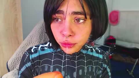 Snapshot of maddiie_and_clyde chatting on 09.26.25 maddiie and clyde online show from 09.26.25