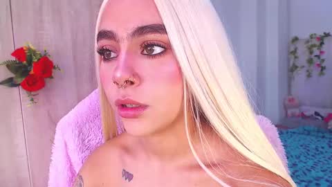 Snapshot of maddiie_and_clyde chatting on 10.04.25 maddiie and clyde online show from 10.04.25