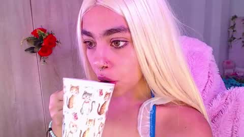 Snapshot of maddiie_and_clyde chatting on 10.05.25 maddiie and clyde online show from 10.05.25