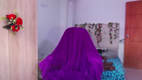 Snapshot of maddiie_and_clyde chatting on 10.09.25 maddiie and clyde online show from 10.09.25