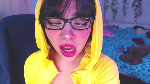 Snapshot of maddiie_and_clyde chatting on 10.11.25 maddiie and clyde online show from 10.11.25