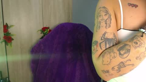 Snapshot of maddiie_and_clyde chatting on 10.23.25 maddiie and clyde online show from 10.23.25