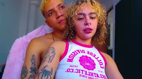 Snapshot of maddiie_and_clyde chatting on 11.19.25 maddiie and clyde online show from 11.19.25