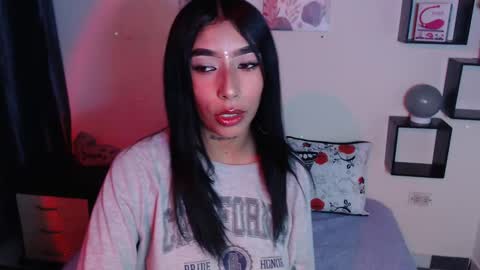 Maddy Parker  online show from 02.05.25