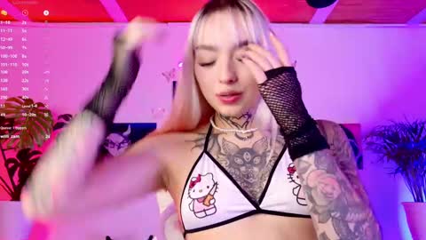 maddy_uwu online show from 02.20.25