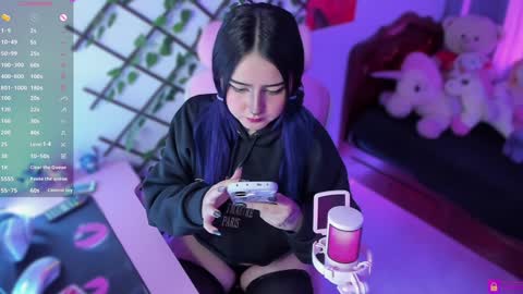 Maddy Foox online show from 01.06.25