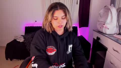 Snapshot of madelaine_taylor chatting on 12.10.24 madelaine_taylor online show from 12.10.24