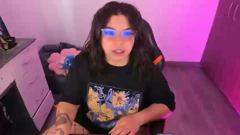 Snapshot of madelaine_taylor chatting on 10.18.25 madelaine_taylor online show from 10.18.25