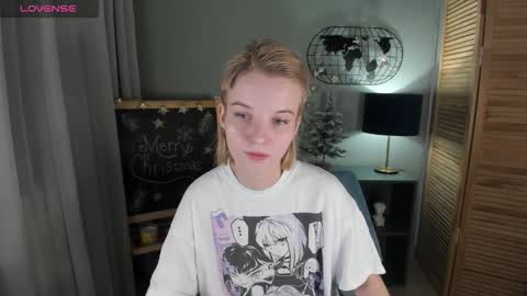 Snapshot of madelaines chatting on 12.20.25 madelaines online show from 12.20.25