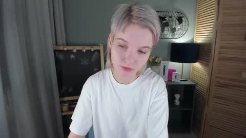 Snapshot of madelaines chatting on 01.14.26 madelaines online show from 01.14.26