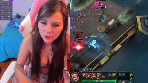 Snapshot of madeleine_shinobi chatting on 12.27.24 Emily Only Fans online show from 12.27.24