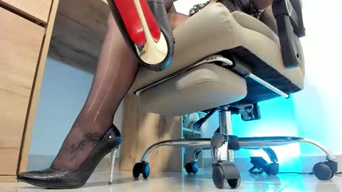 Madeleine  online show from 02.19.26