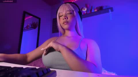 Snapshot of madelinebenet chatting on 12.27.24 Madeline online show from 12.27.24