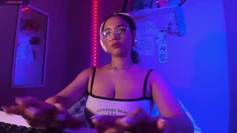 Snapshot of madelinebenet chatting on 02.12.25 Madeline online show from 02.12.25