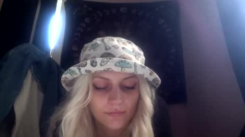 Snapshot of madelinevalentine chatting on 09.08.25 madeline online show from 09.08.25