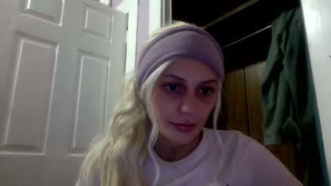 Snapshot of madelinevalentine chatting on 09.11.25 madeline online show from 09.11.25