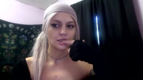Snapshot of madelinevalentine chatting on 10.04.25 madeline online show from 10.04.25