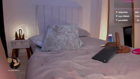 Valentina   1030   530  -  online show from 01.05.25