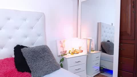 Snapshot of madison_horny69 chatting on 01.28.25 Jenny  online show from 01.28.25