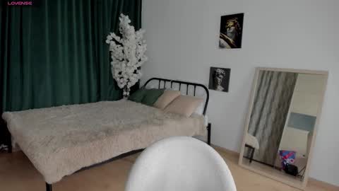 Snapshot of madison_mongomeri chatting on 11.26.25 Medison online show from 11.26.25