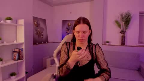 Snapshot of madison_mongomeri chatting on 12.15.25 Medison online show from 12.15.25