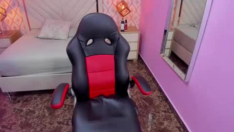 Snapshot of madisonclain chatting on 11.21.25 madisonclain online show from 11.21.25